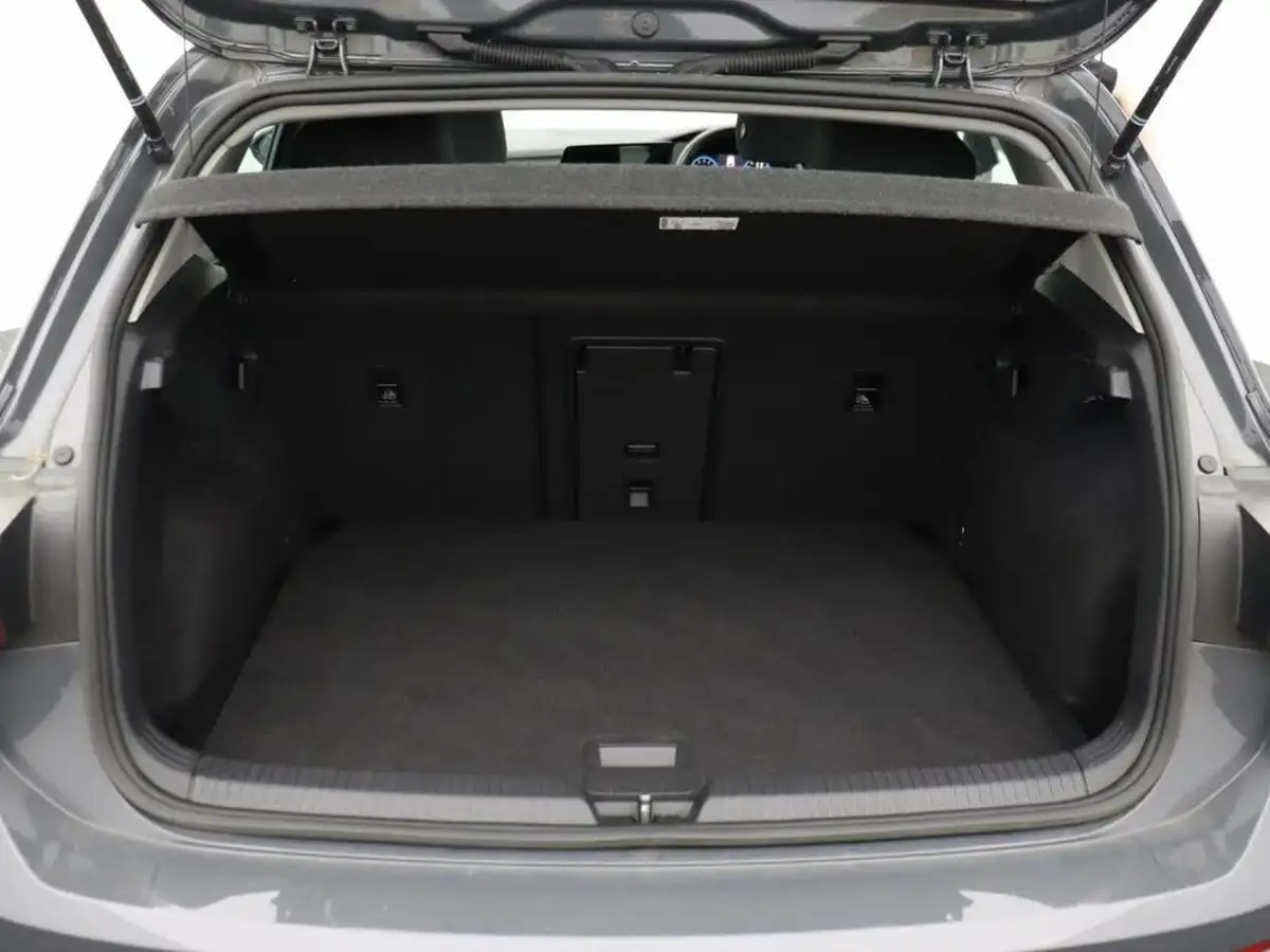2022-volkswagen-golf-15-tsi-life-130ps-hatchback-big-10