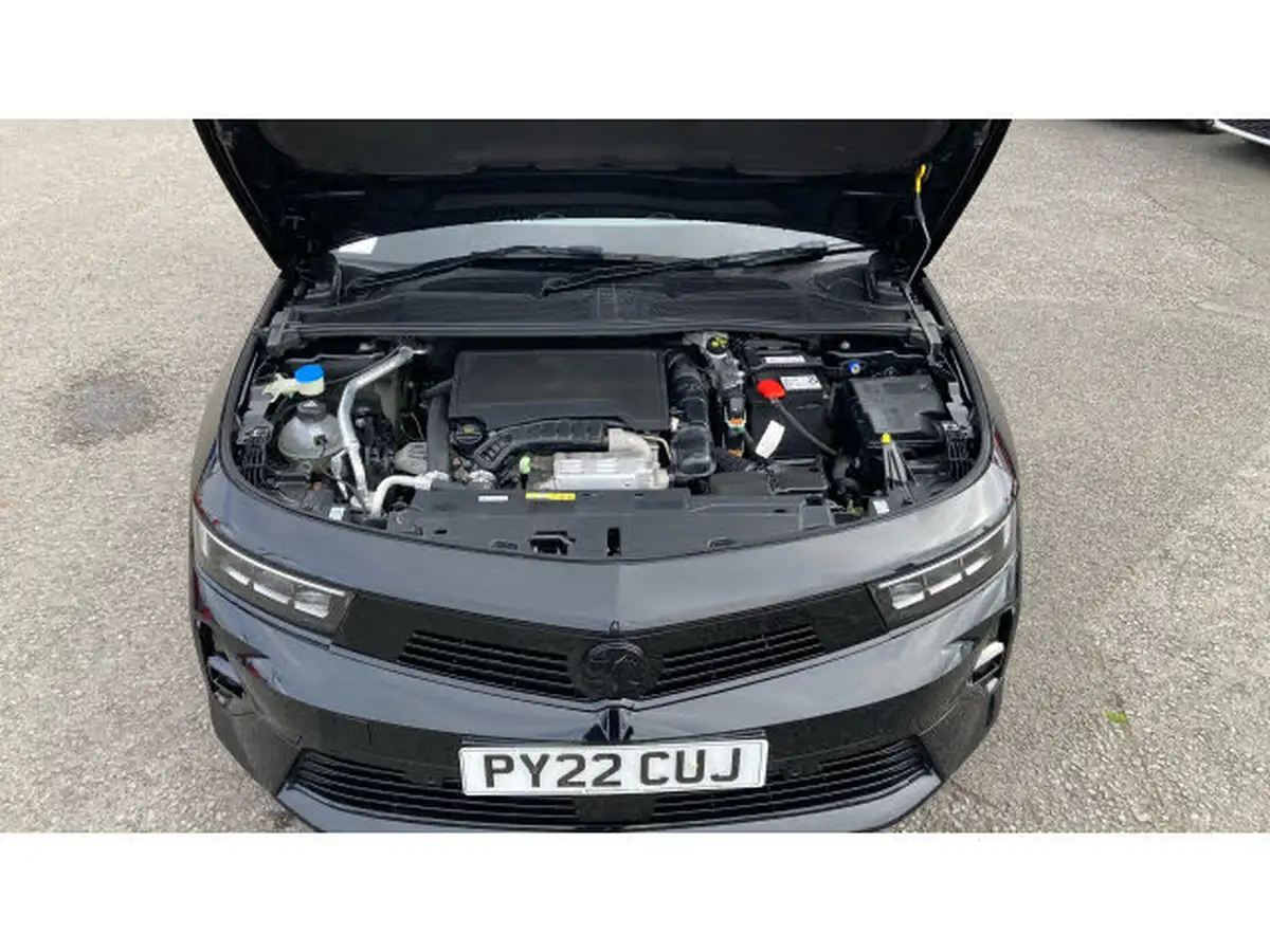 2022-vauxhall-astra-12-turbo-gs-line-hatchback-big-7