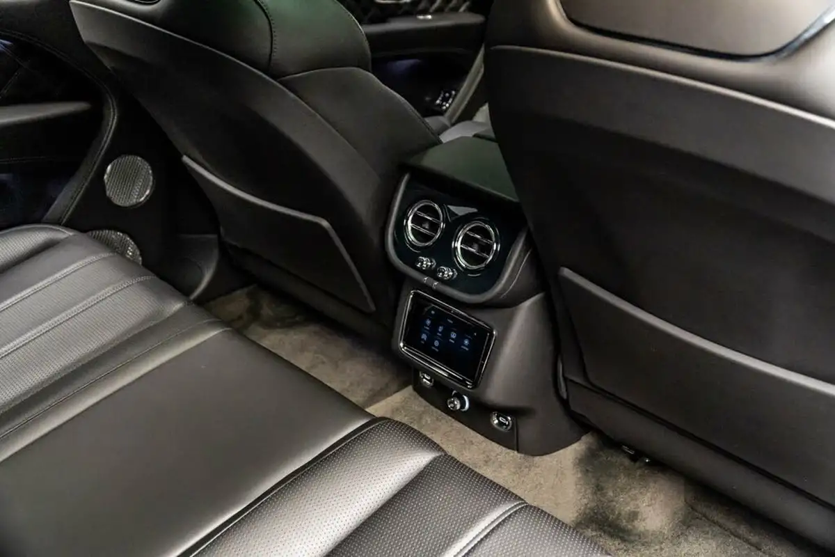 2021-bentley-bentayga-40-v8-big-39