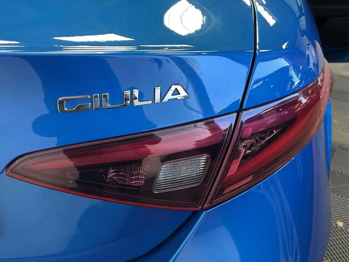 2018-alfa-romeo-giulia-20-veloce-big-20