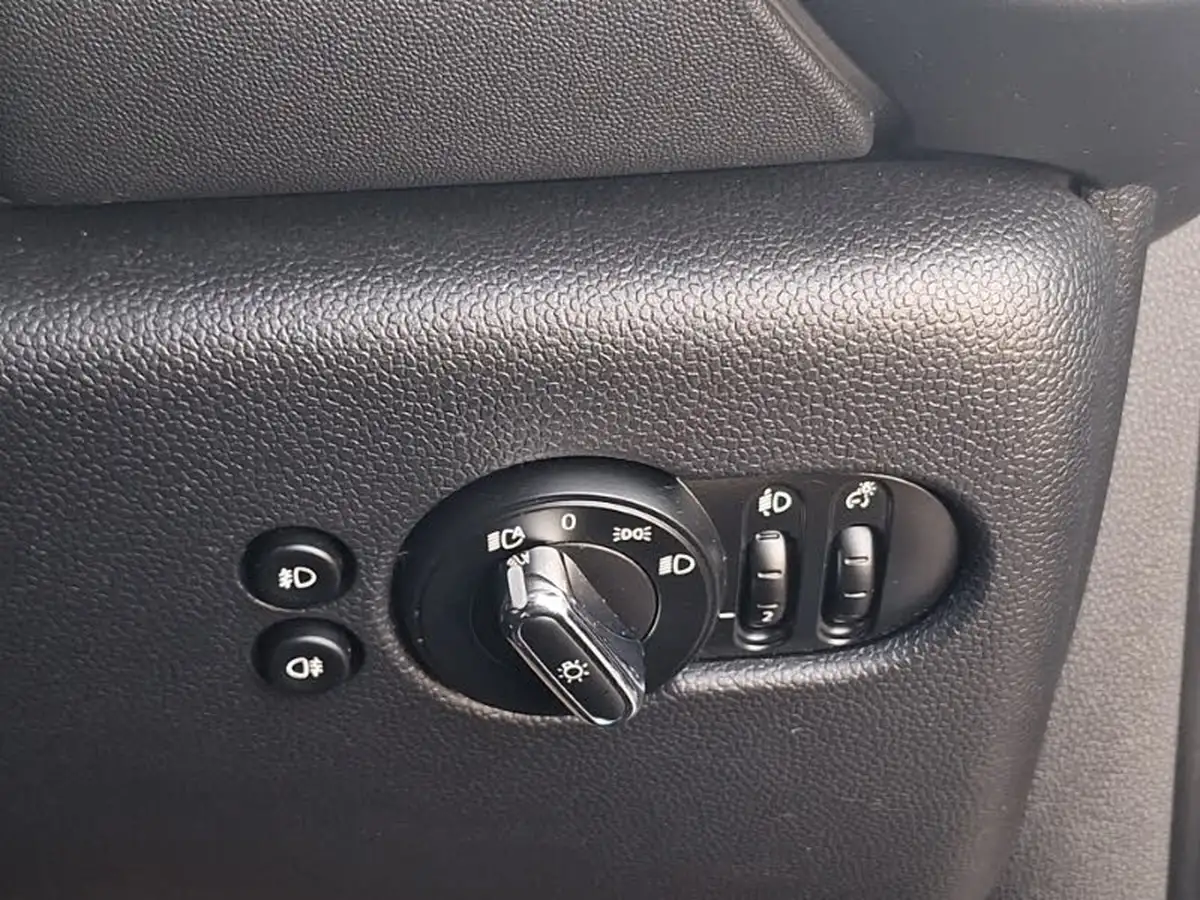 2020-mini-cooper-15-cooper-classic-nav-hatchback-3d-big-16
