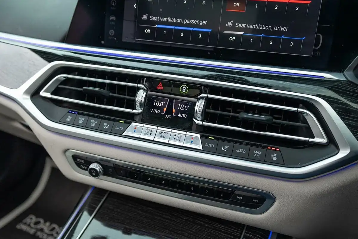 2020-bmw-x7-30td-m50d-big-37