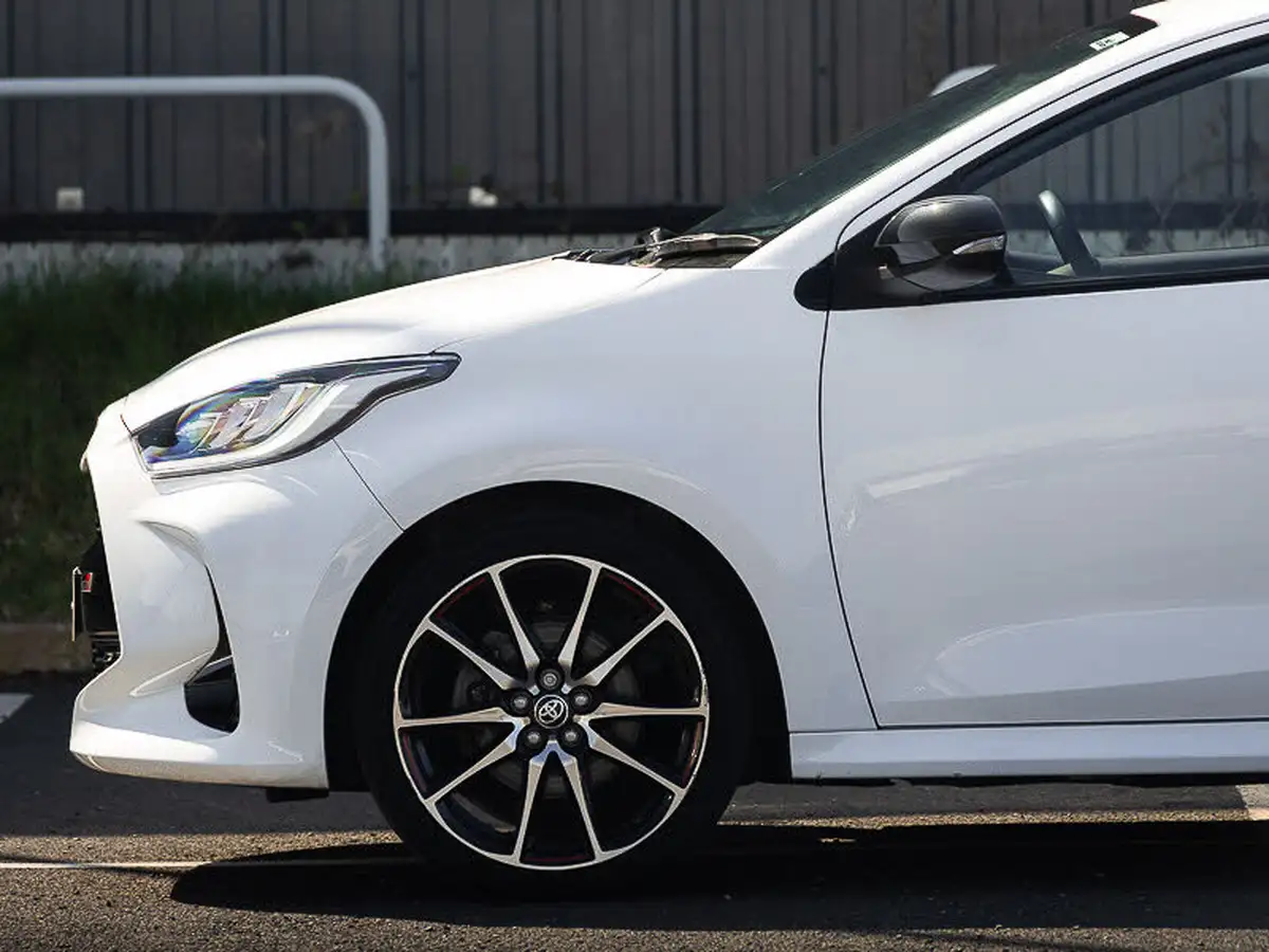 2022-toyota-yaris-15-vvt-i-gr-sport-big-16
