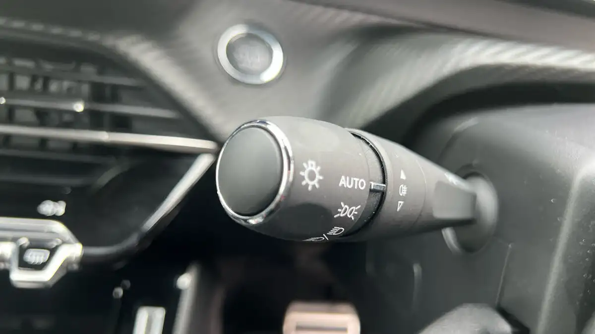 2024-peugeot-2008-suv-e-gt-136ps-50kwh-big-26