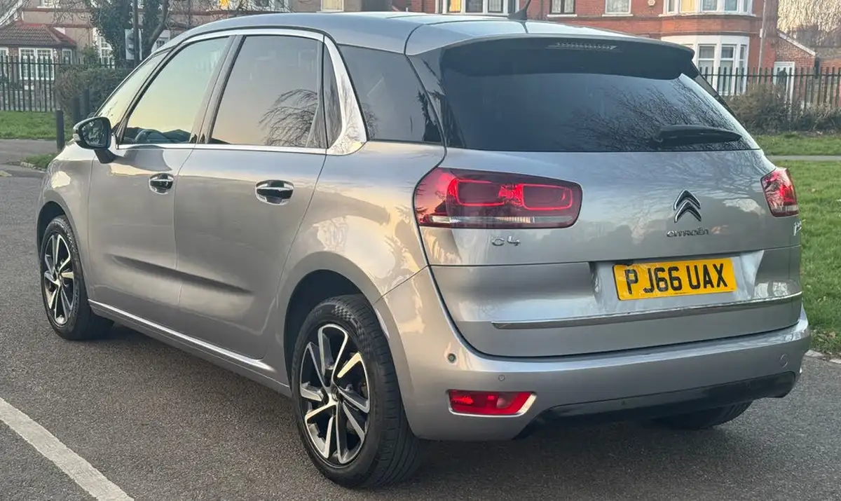 2016-citroen-c4-picasso-16bluehdi-flair-eat6-big-7