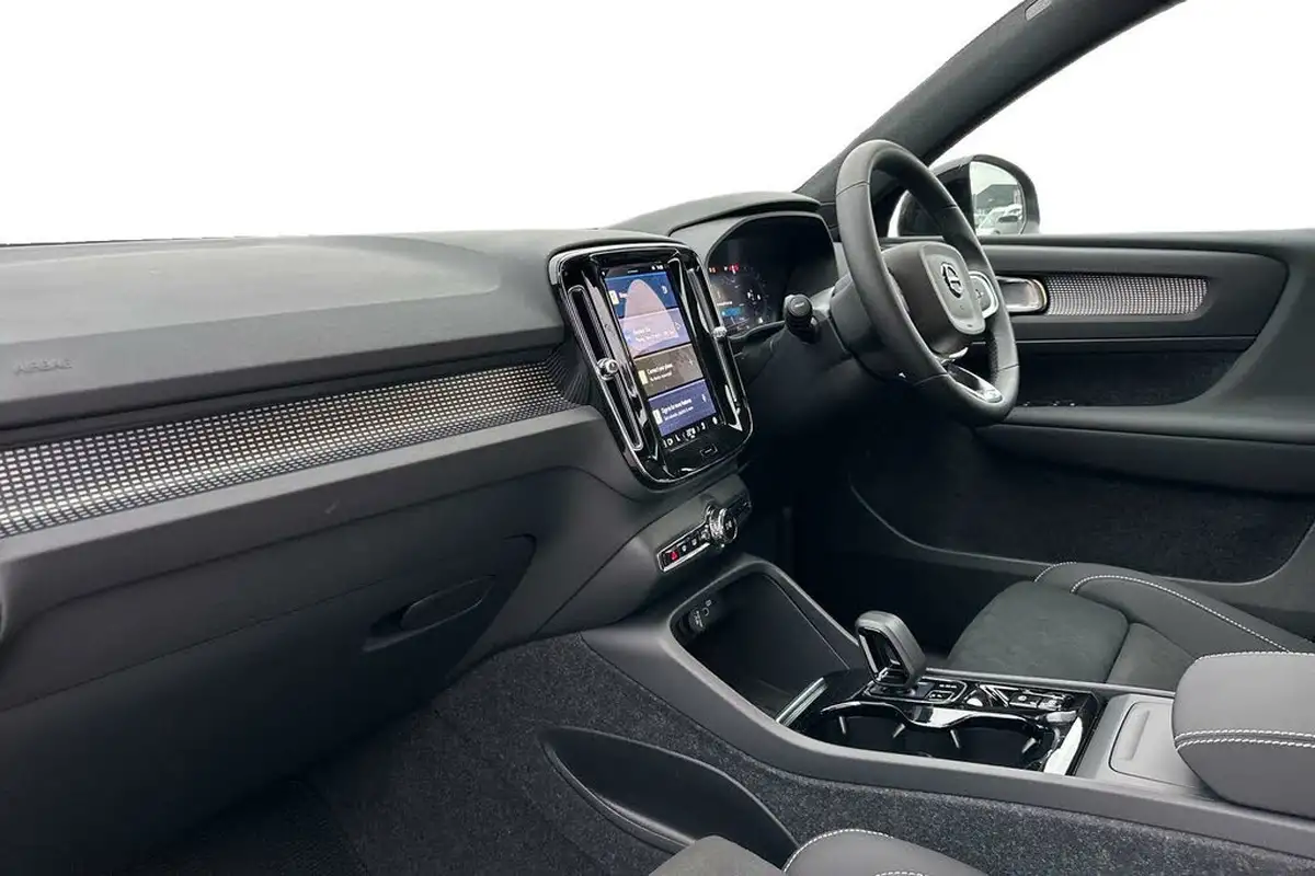 2024-volvo-xc40-20-b3-plus-big-1