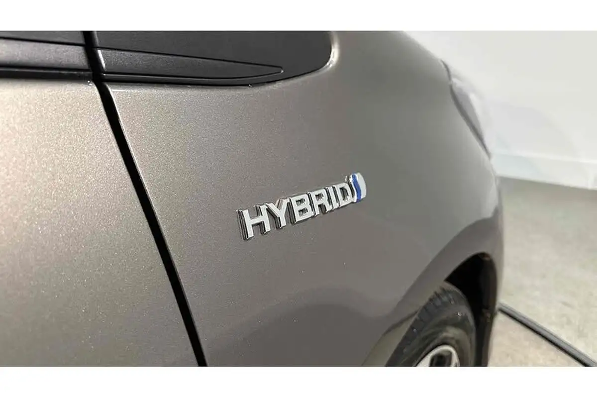 2019-toyota-yaris-15-vvt-i-icon-tech-98bhp-hybrid-1497cc-e-cvt-big-16