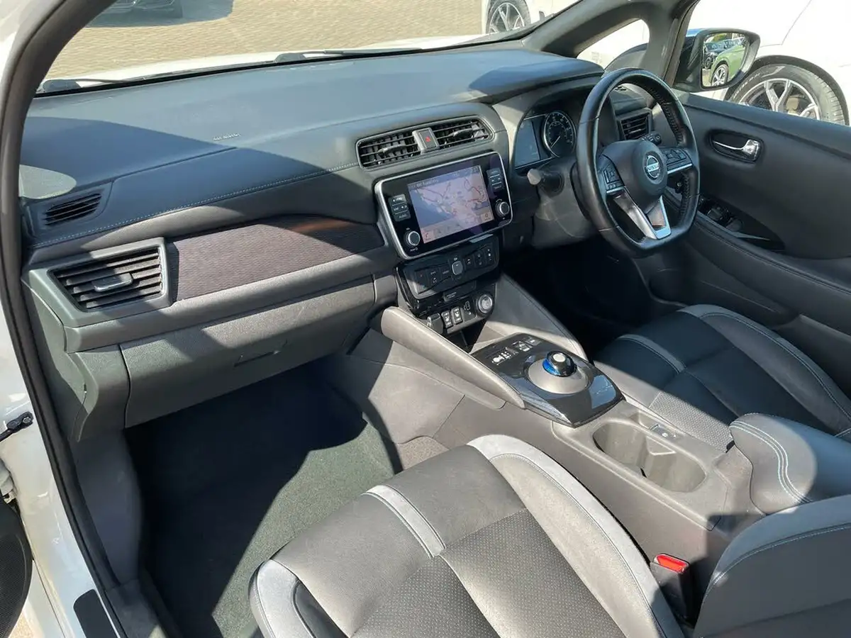 2021-nissan-leaf-e-tekna-big-33