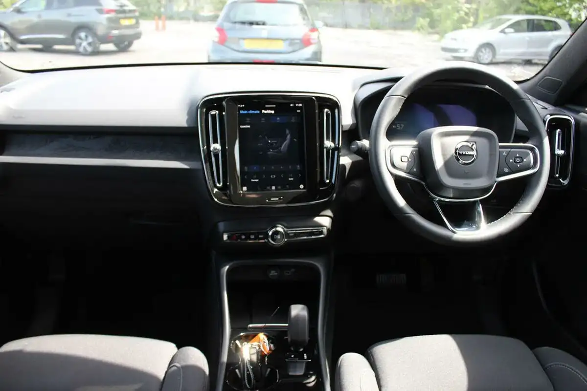 2023-volvo-xc40-e-twin-recharge-plus-big-9