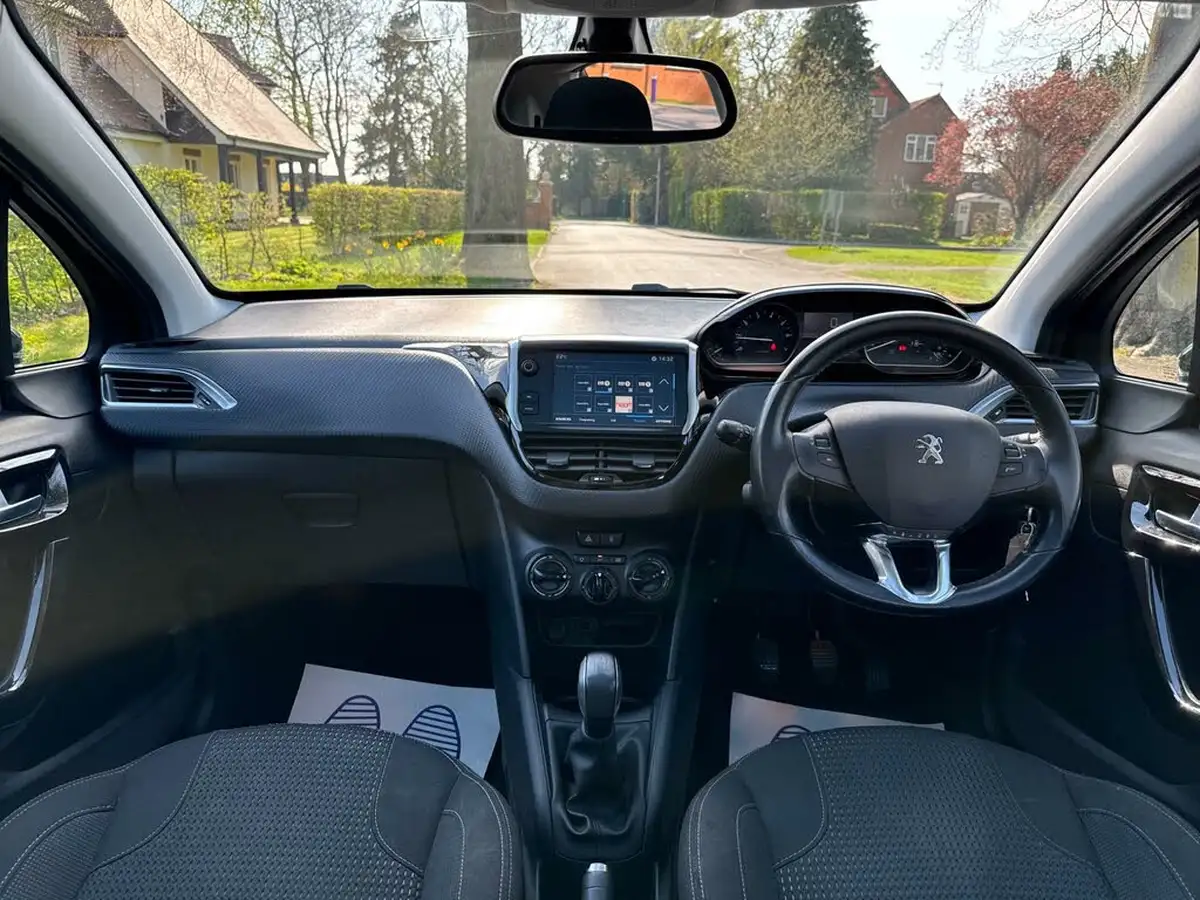 2018-peugeot-208-12-puretech-allure-premium-ss-big-12