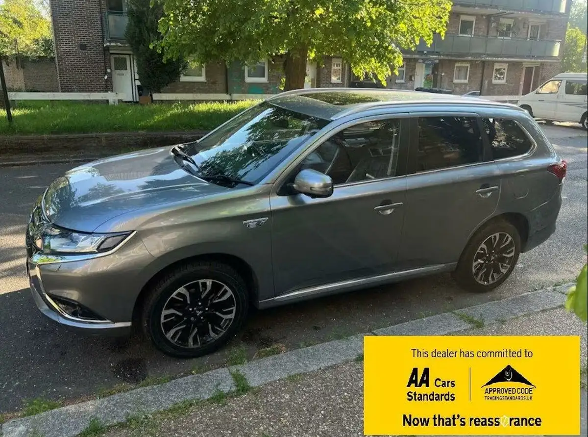 2016-mitsubishi-outlander-20-gx4h-phev-big-1