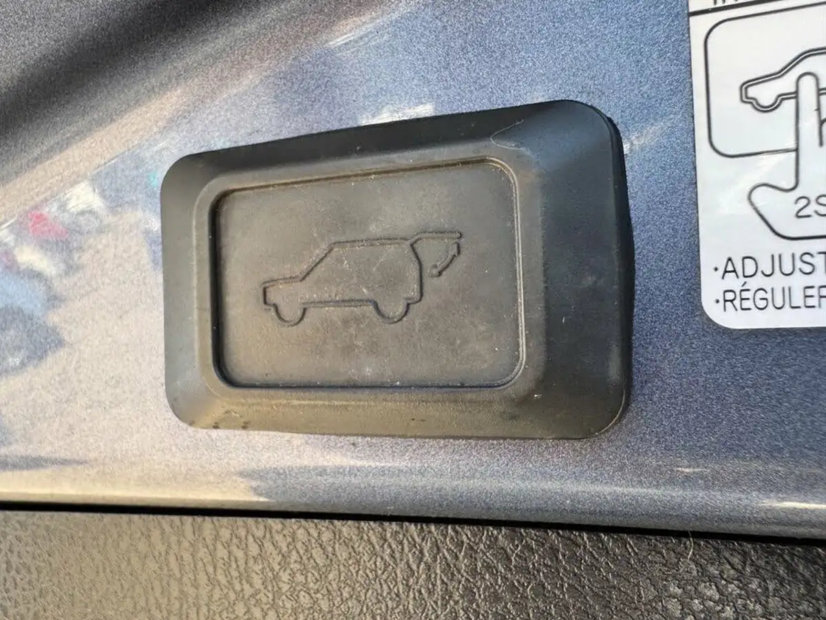 2014-toyota-rav4-20td-icon-20d-4d-awd-big-21