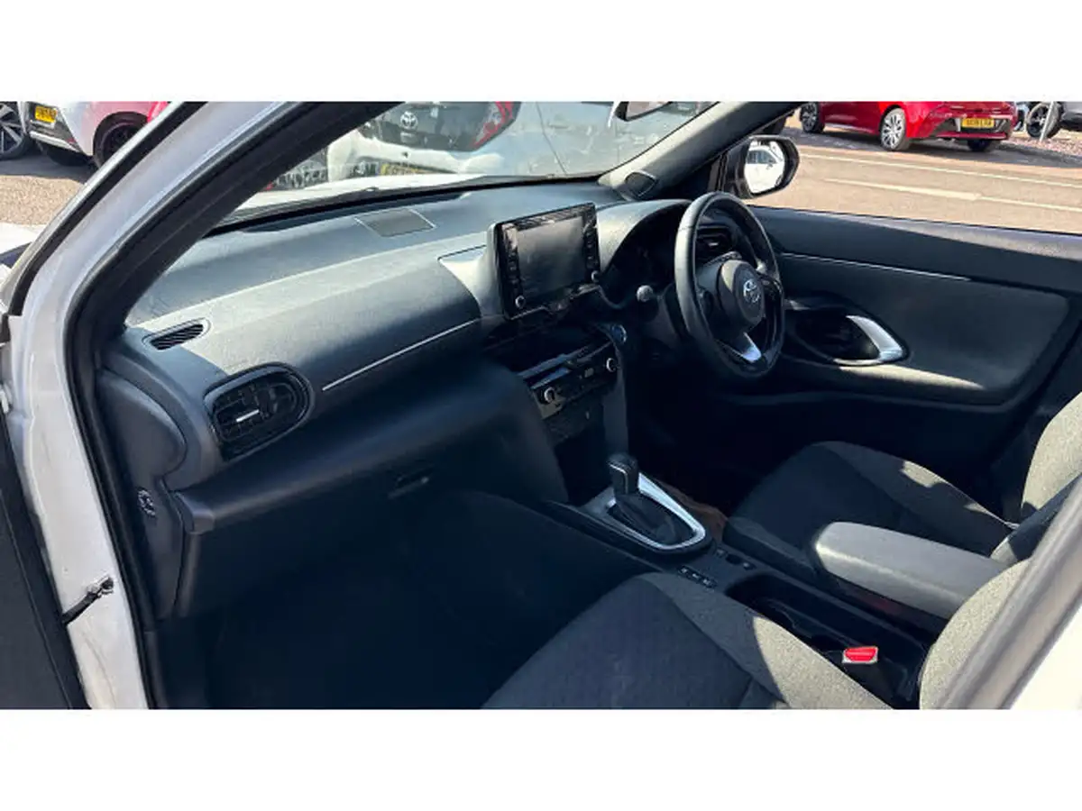 2021-toyota-yaris-15-vvt-i-design-panoramic-roof-big-9