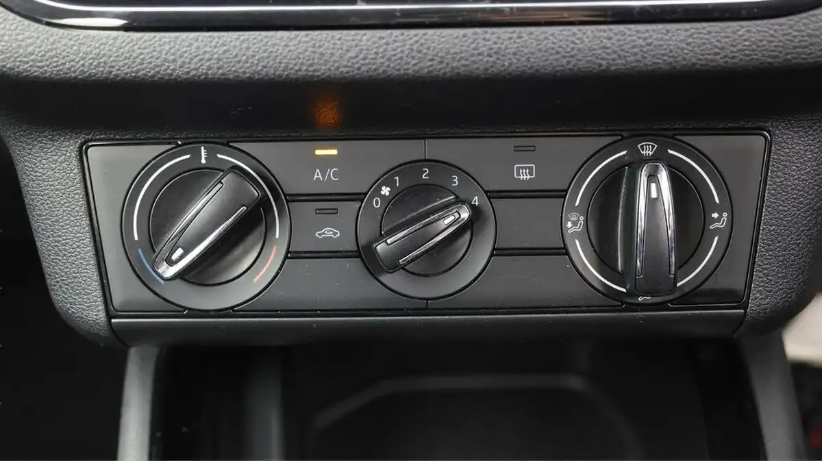 2021-skoda-kamiq-10-tsi-se-95ps-big-11