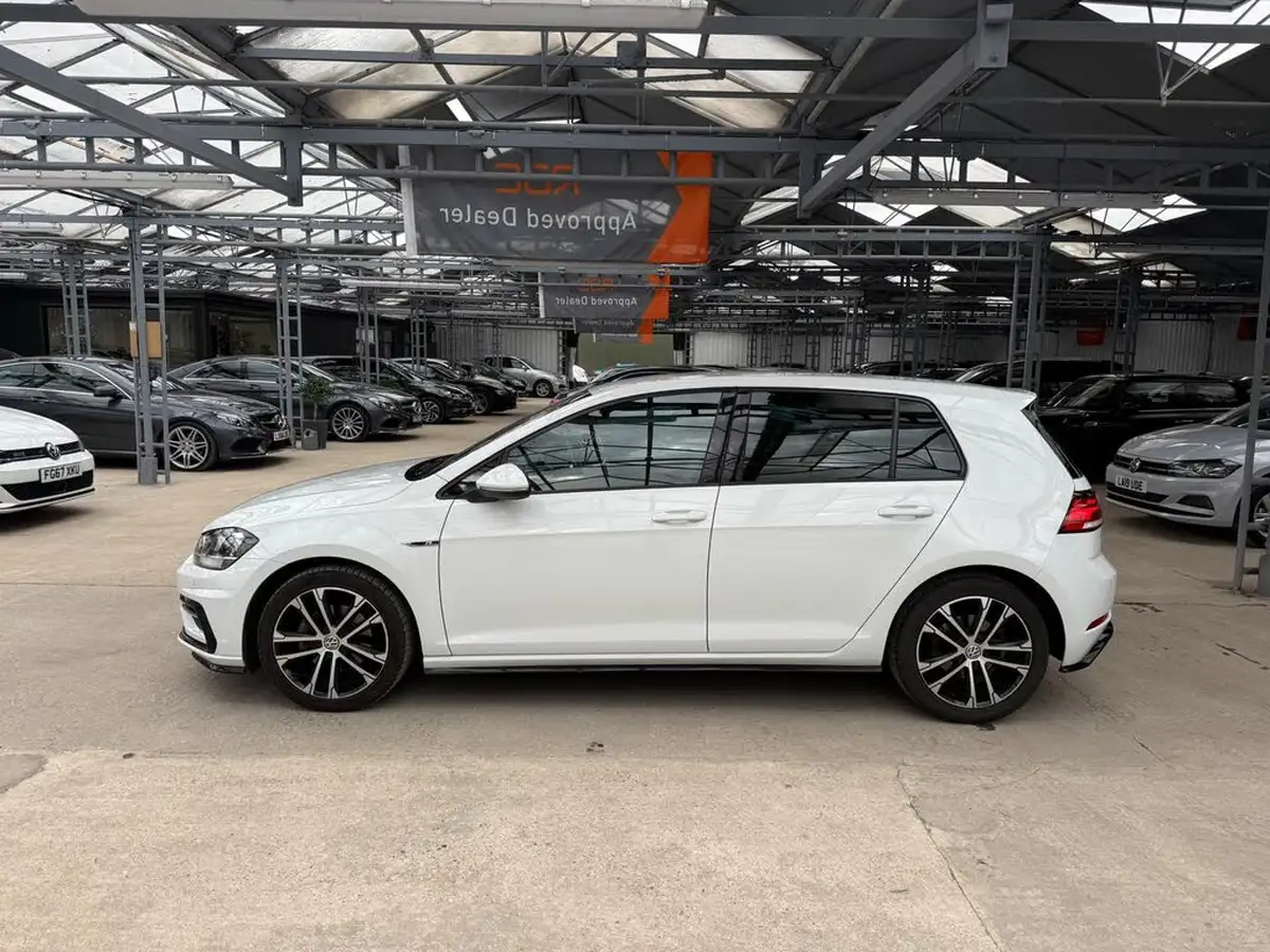 2017-volkswagen-golf-15-tsi-r-line-5d-big-12