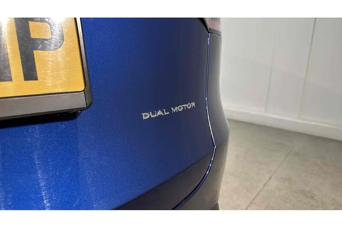 2022-tesla-model-y-e-long-range-big-16