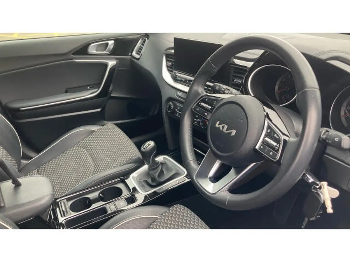 2022-kia-xceed-10-t-gdi-connect-big-10