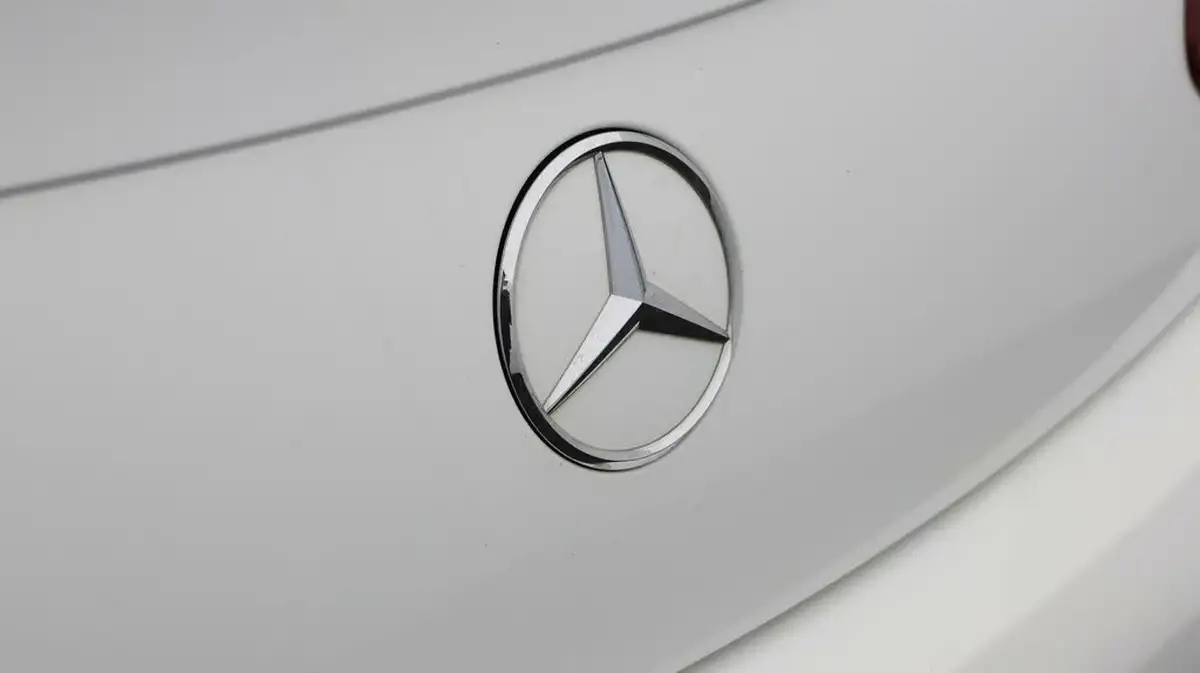 2021-mercedes-benz-c-class-20d-c220d-amg-line-edition-coupe-2d-big-20