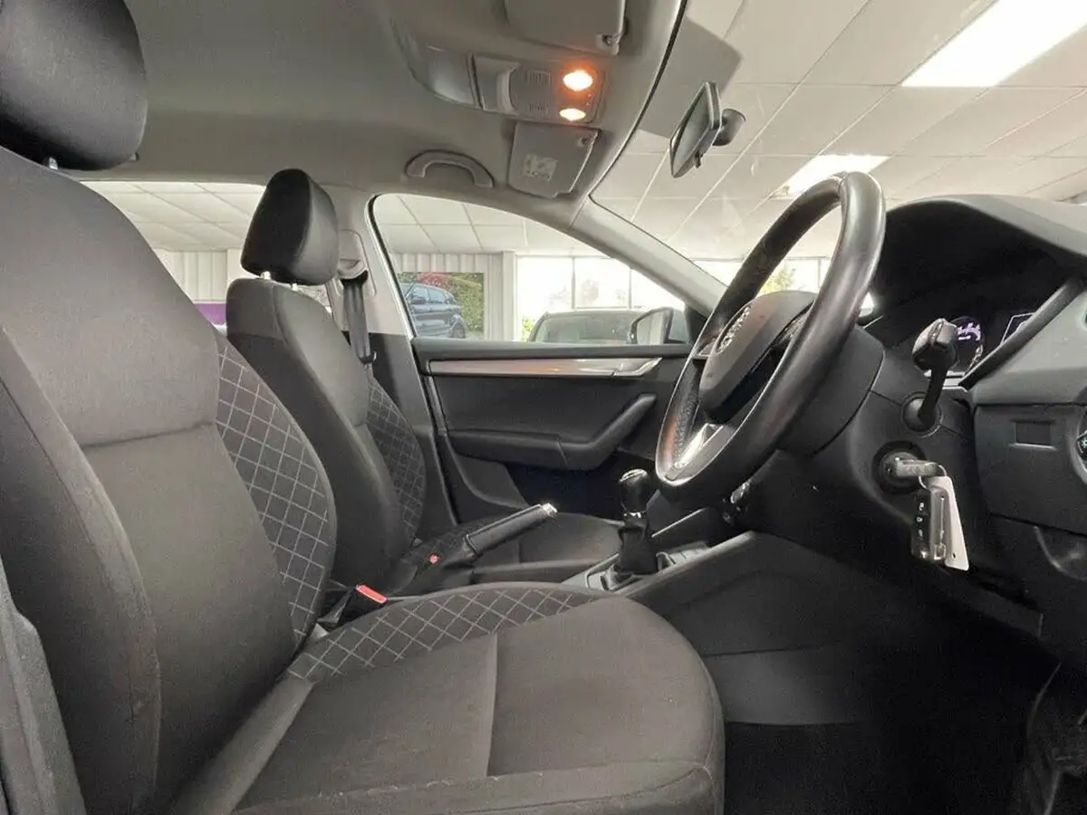 2019-skoda-octavia-10-tsi-s-estate-big-19