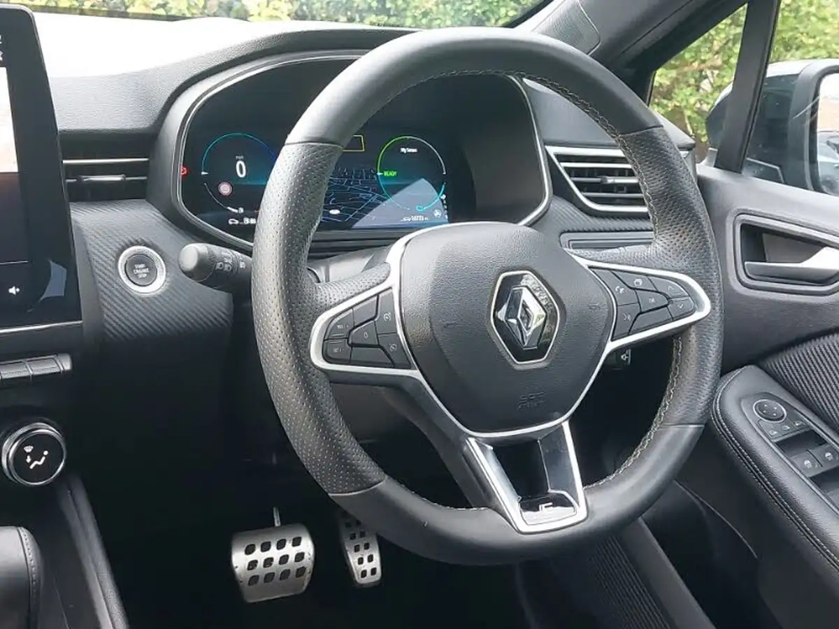 2023-renault-clio-16-engineered-big-10