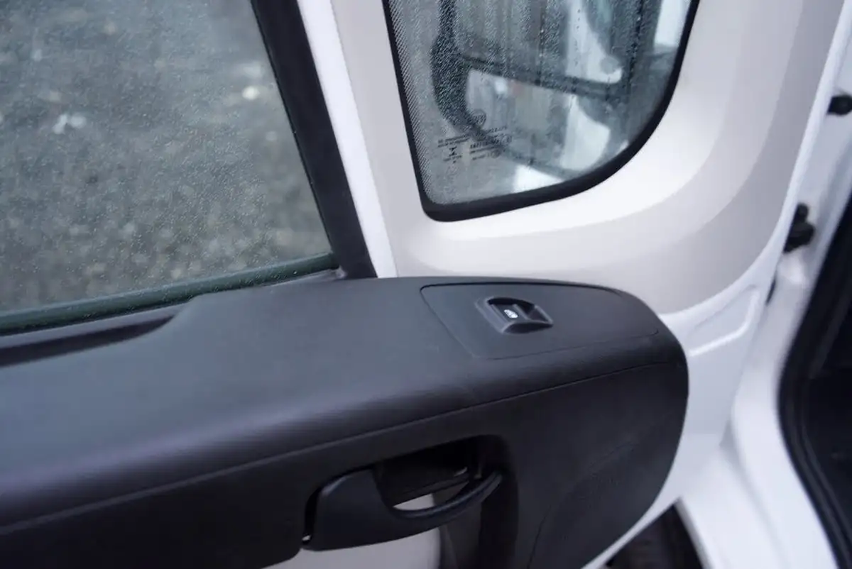 2019-peugeot-boxer-22-bluehdi-professional-335-l3-h2-panel-big-25