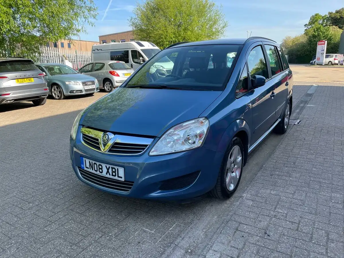 2008-vauxhall-zafira-22-exclusiv-direct-auto-big-2