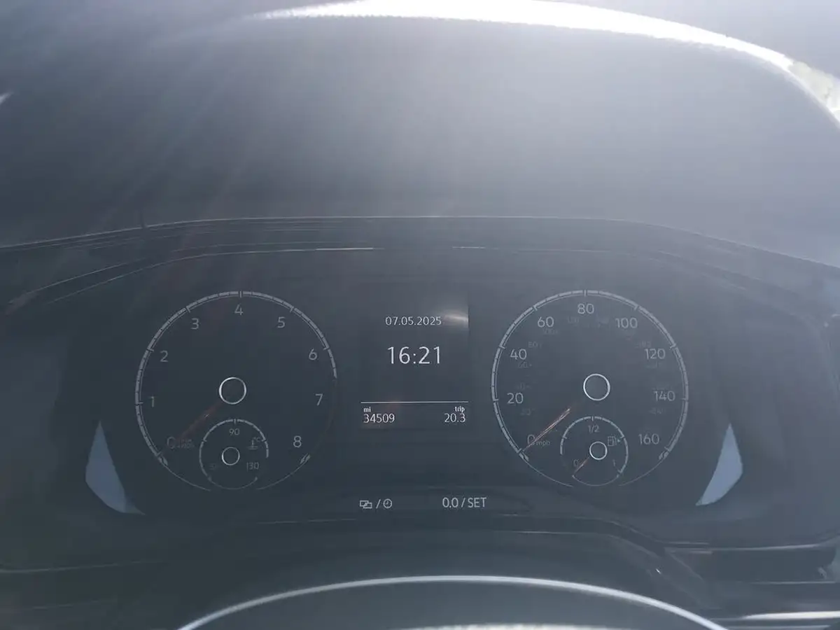2018-volkswagen-polo-10-se-65ps-big-12