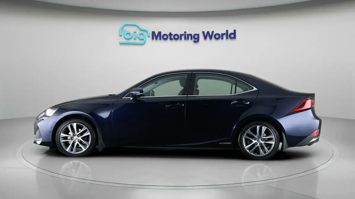 2019-lexus-is-300h-25-is-big-4