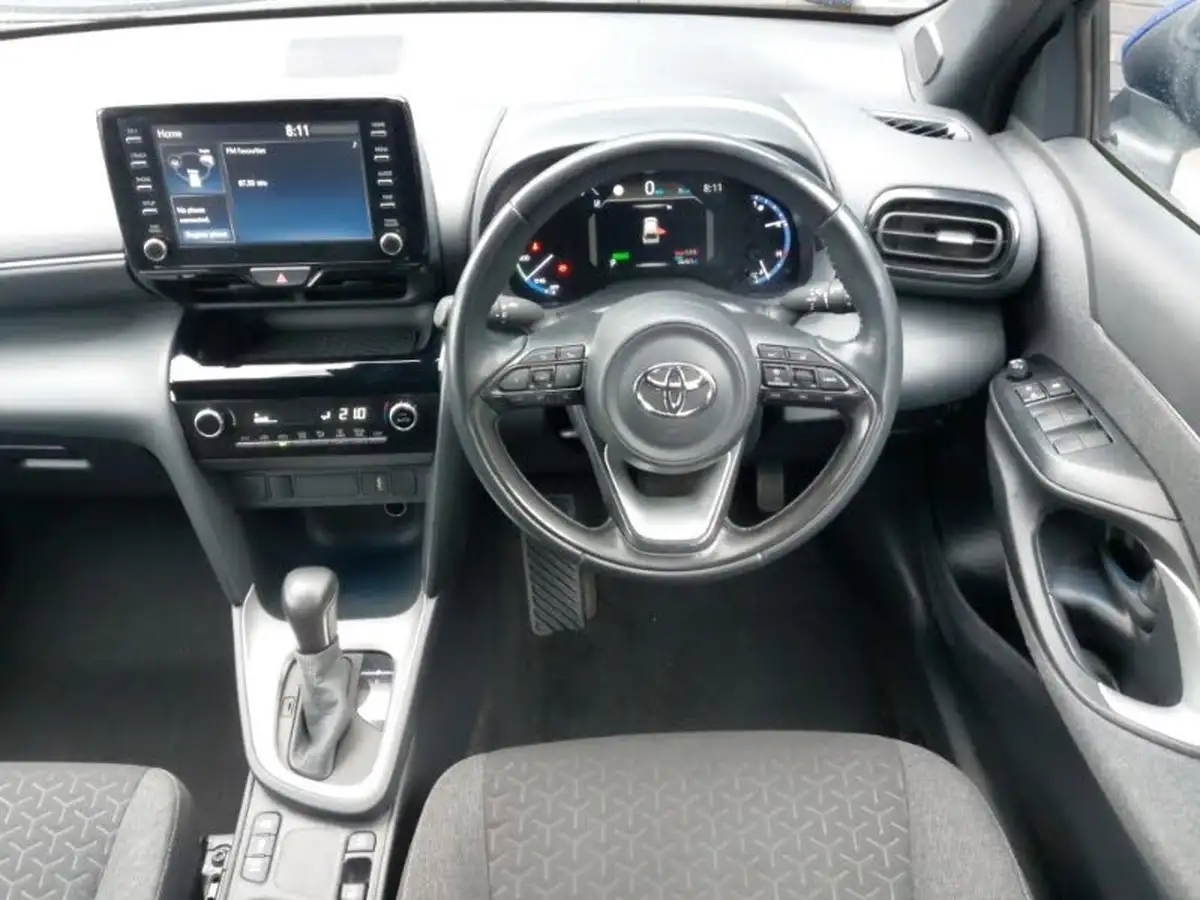 2022-toyota-yaris-15-vvt-i-design-panoramic-roof-big-6