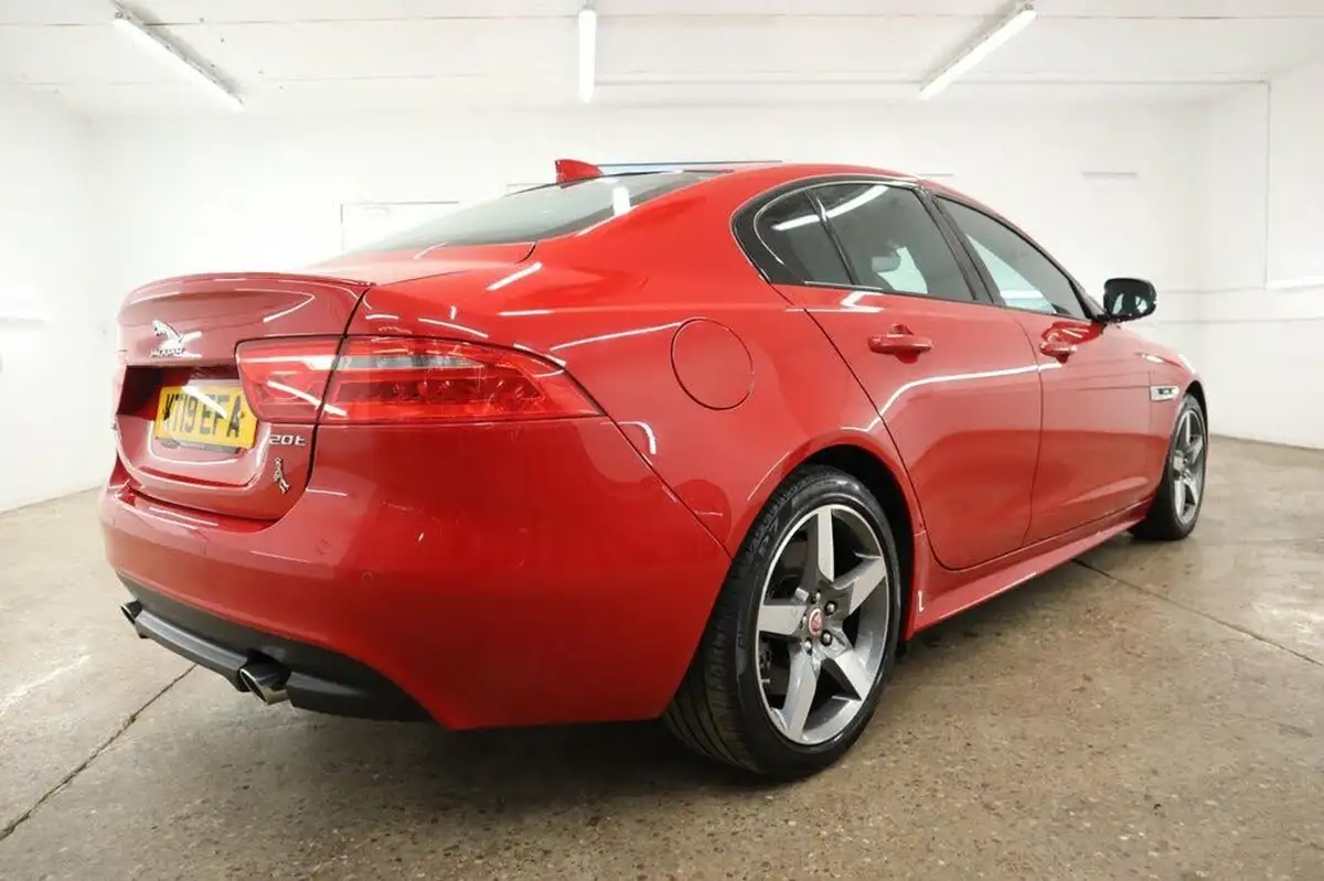 2019-jaguar-xe-20i-r-sport-200ps-big-3