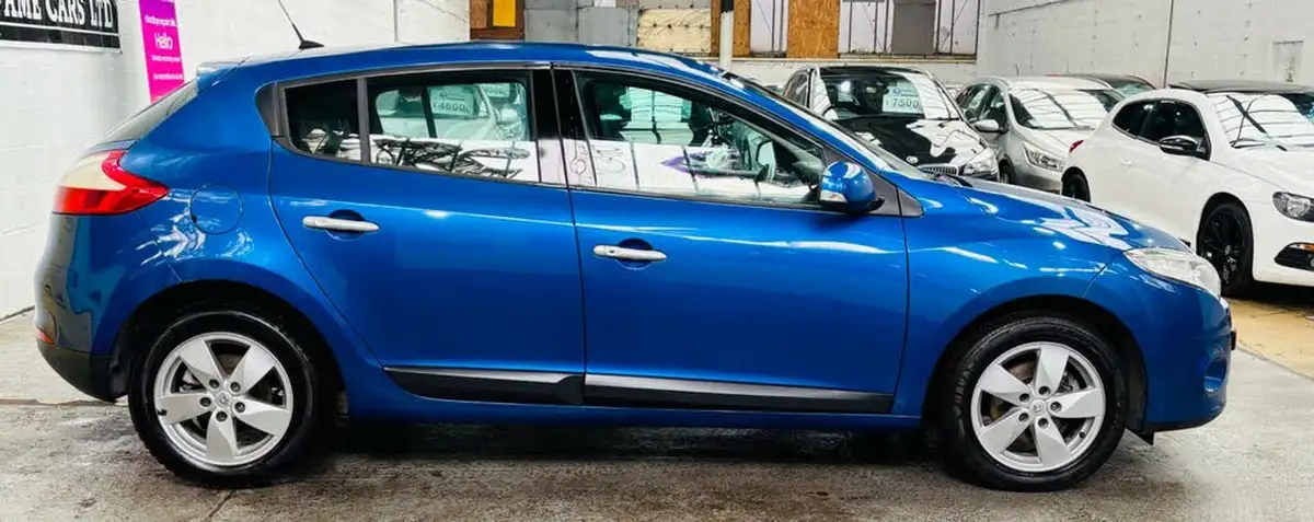 2010-renault-megane-16-dynamique-tom-tom-110bhp-hatchback-5d-big-9