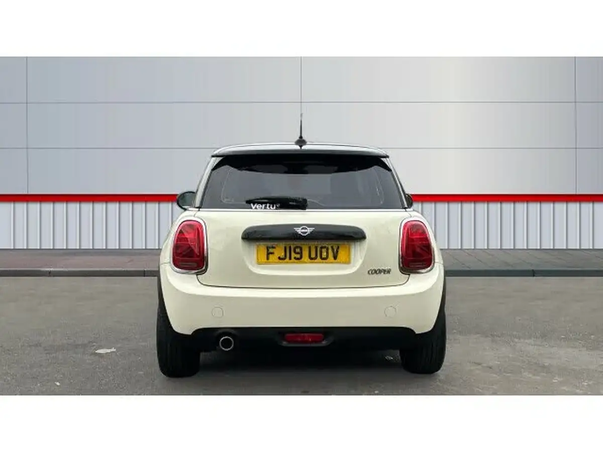 2019-mini-cooper-15-cooper-classic-hatchback-3d-big-5