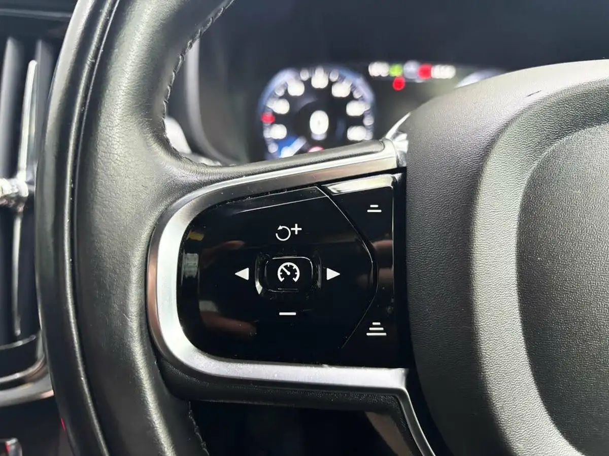 2018-volvo-s90-20td-d4-momentum-big-21