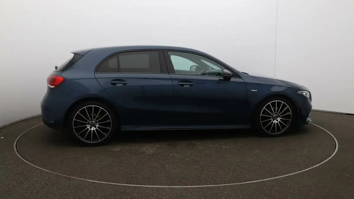 2020-mercedes-benz-a-class-20d-a200d-exclusive-edition-big-52