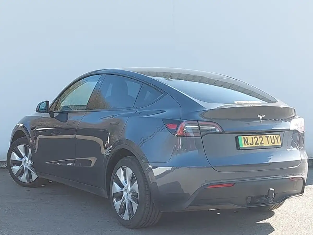 2022-tesla-model-y-e-long-range-big-1