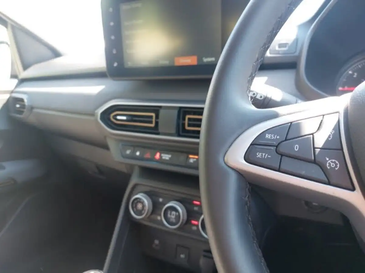2024-dacia-sandero-stepway-10-tce-extreme-90bhp-big-18