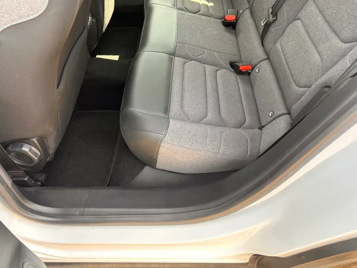 2022-citroen-c4-12-puretech-sense-plus-eat8-big-17