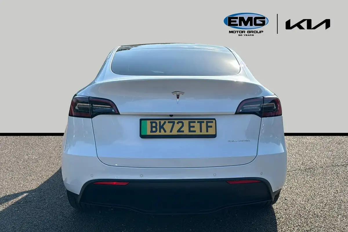 2022-tesla-model-y-e-long-range-big-5