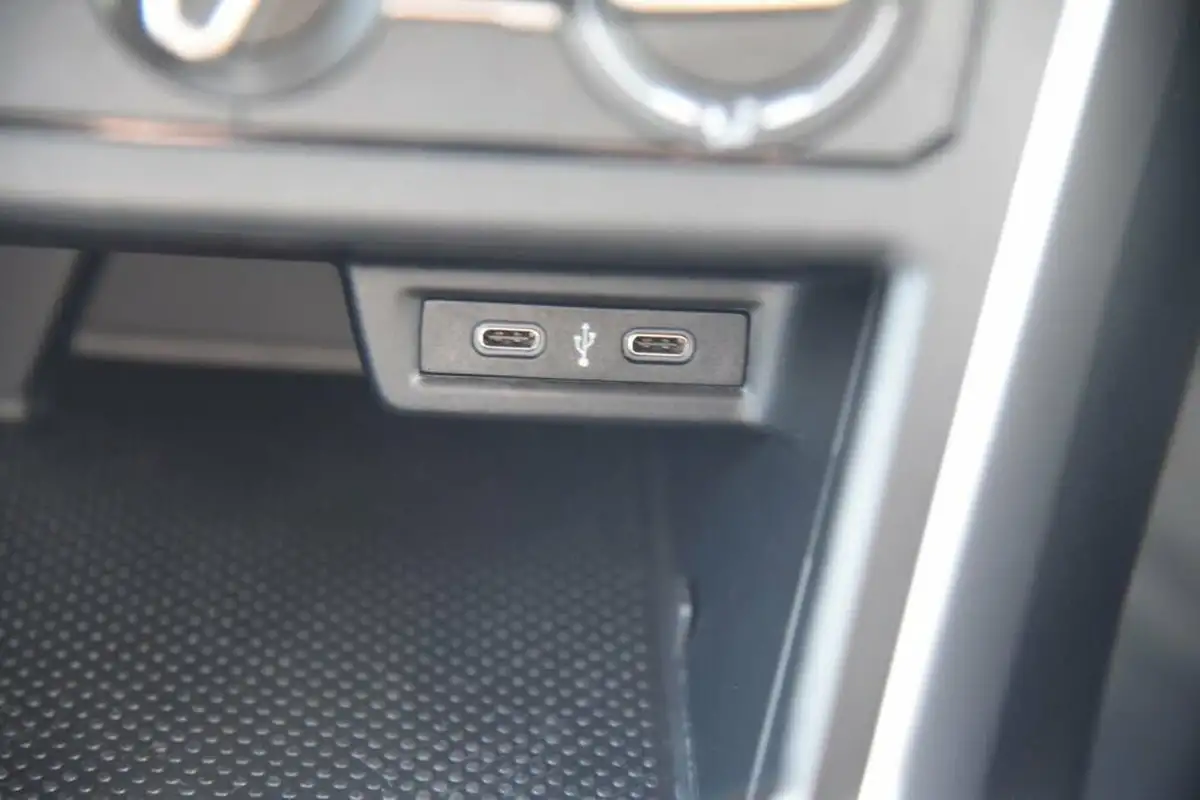 2022-volkswagen-polo-10-tsi-life-dsg-big-41