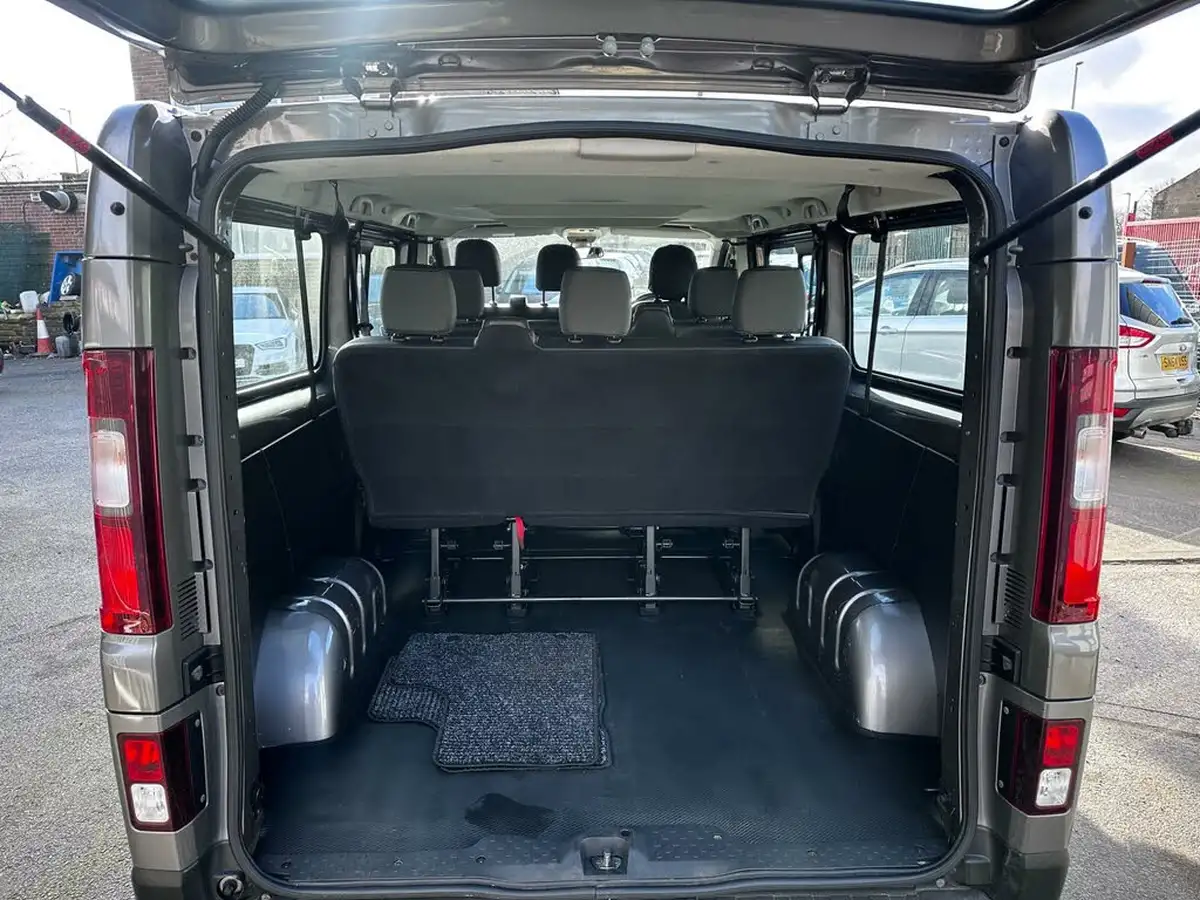 2019-renault-trafic-16dci-ll29-120-sport-nav-eu6c-bus-9-seats-big-6