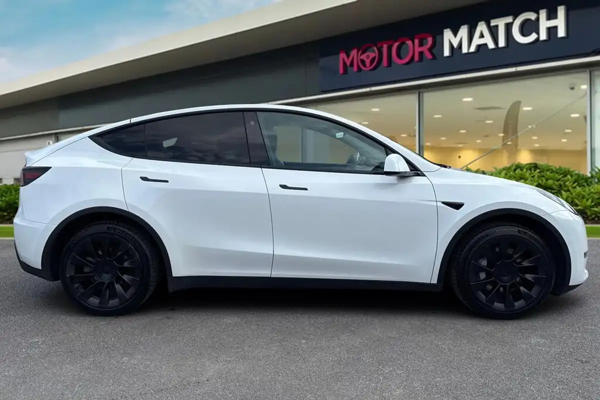 2022-tesla-model-y-e-long-range-big-2