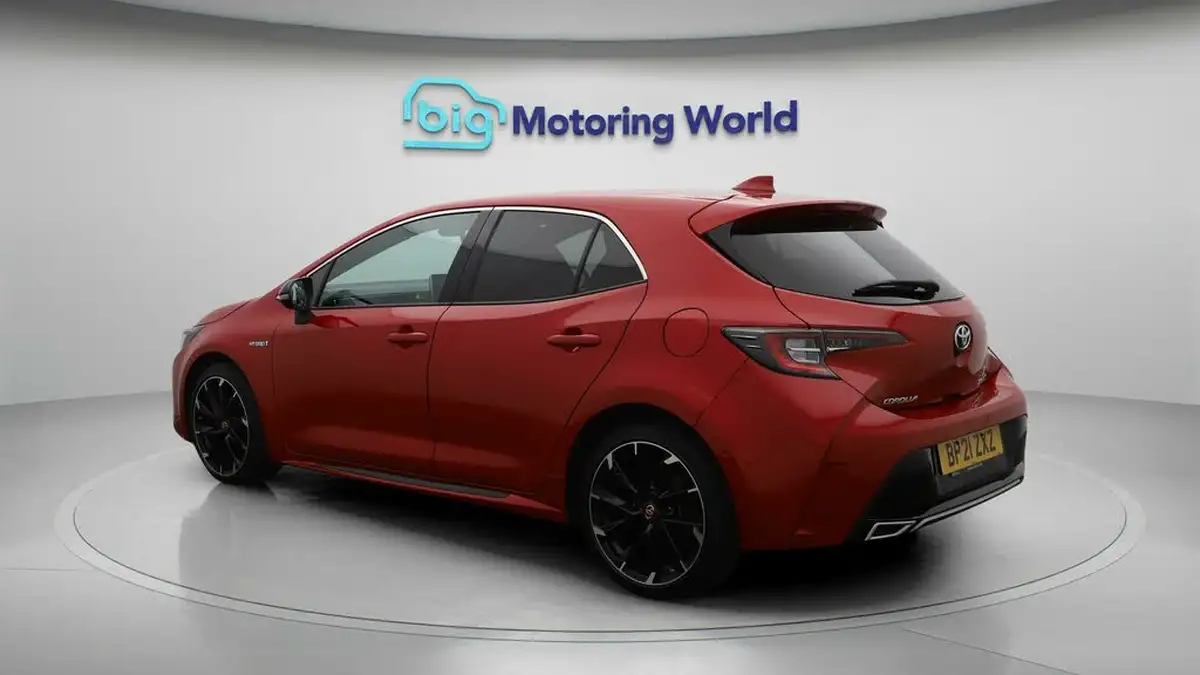 2021-toyota-corolla-18-vvt-i-gr-sport-trk-hatchback-big-5