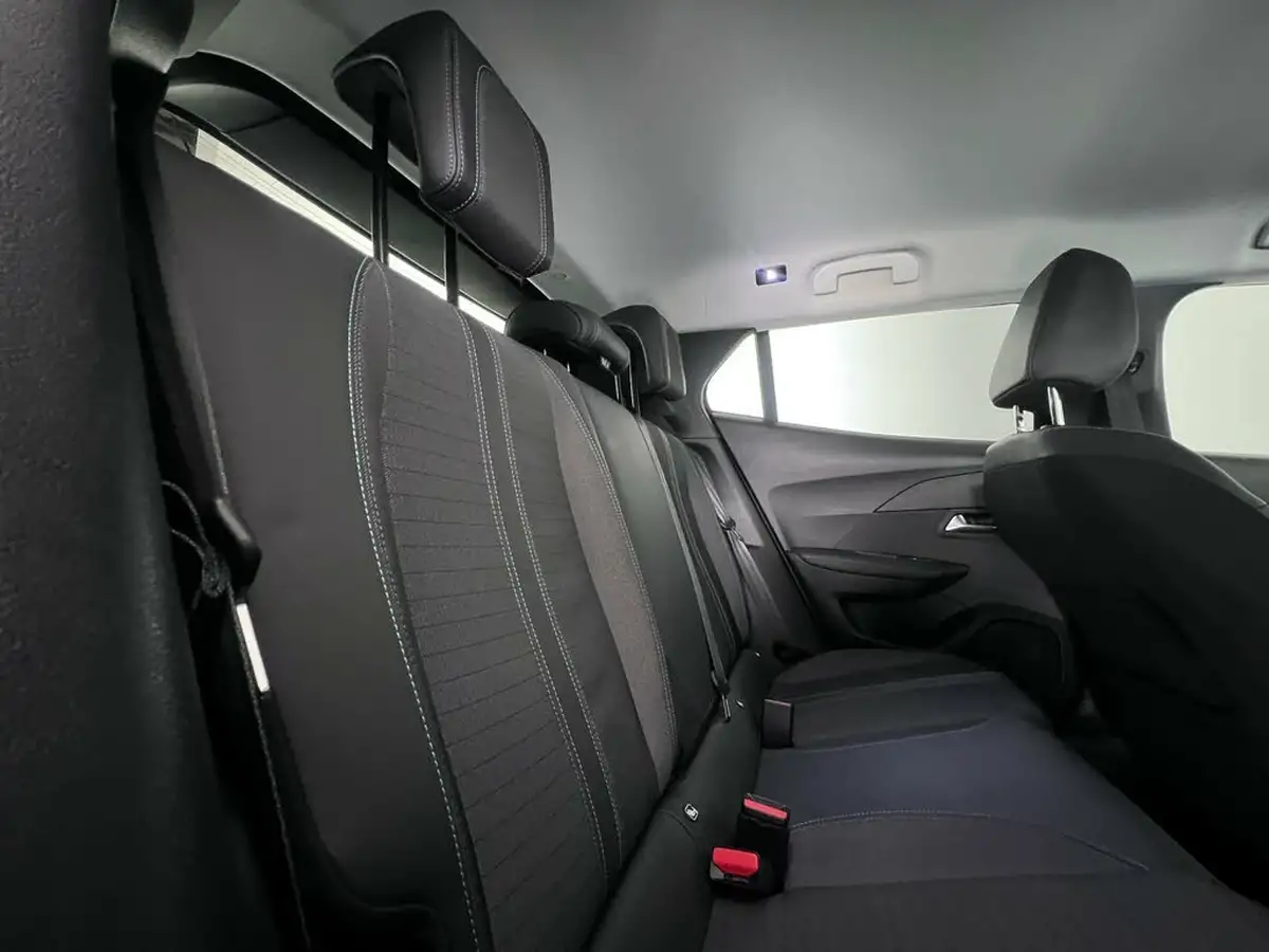 2022-peugeot-2008-suv-12-puretech-allure-premium-130bhp-eat8-big-18