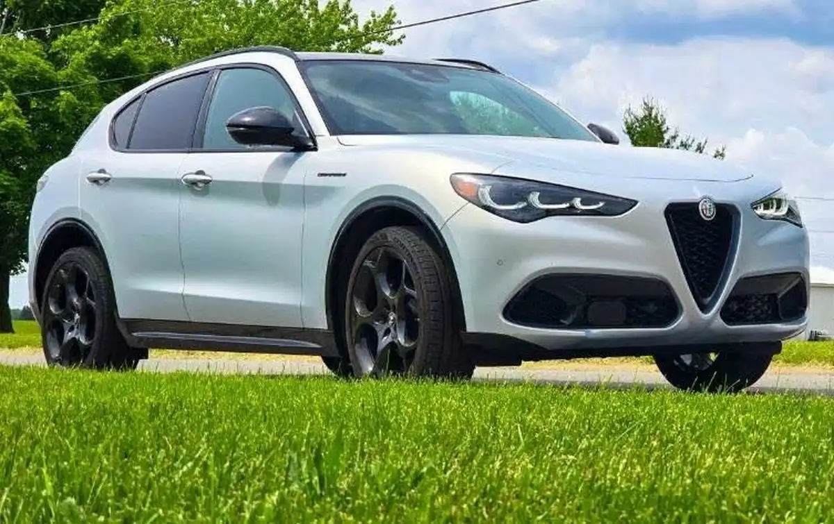 2024-alfa-romeo-stelvio-20-competizione-big-0