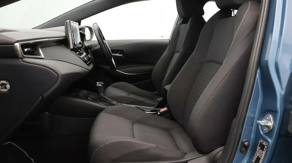 2022-toyota-corolla-18-vvt-i-icon-120bhp-trk-hatchback-5d-big-14