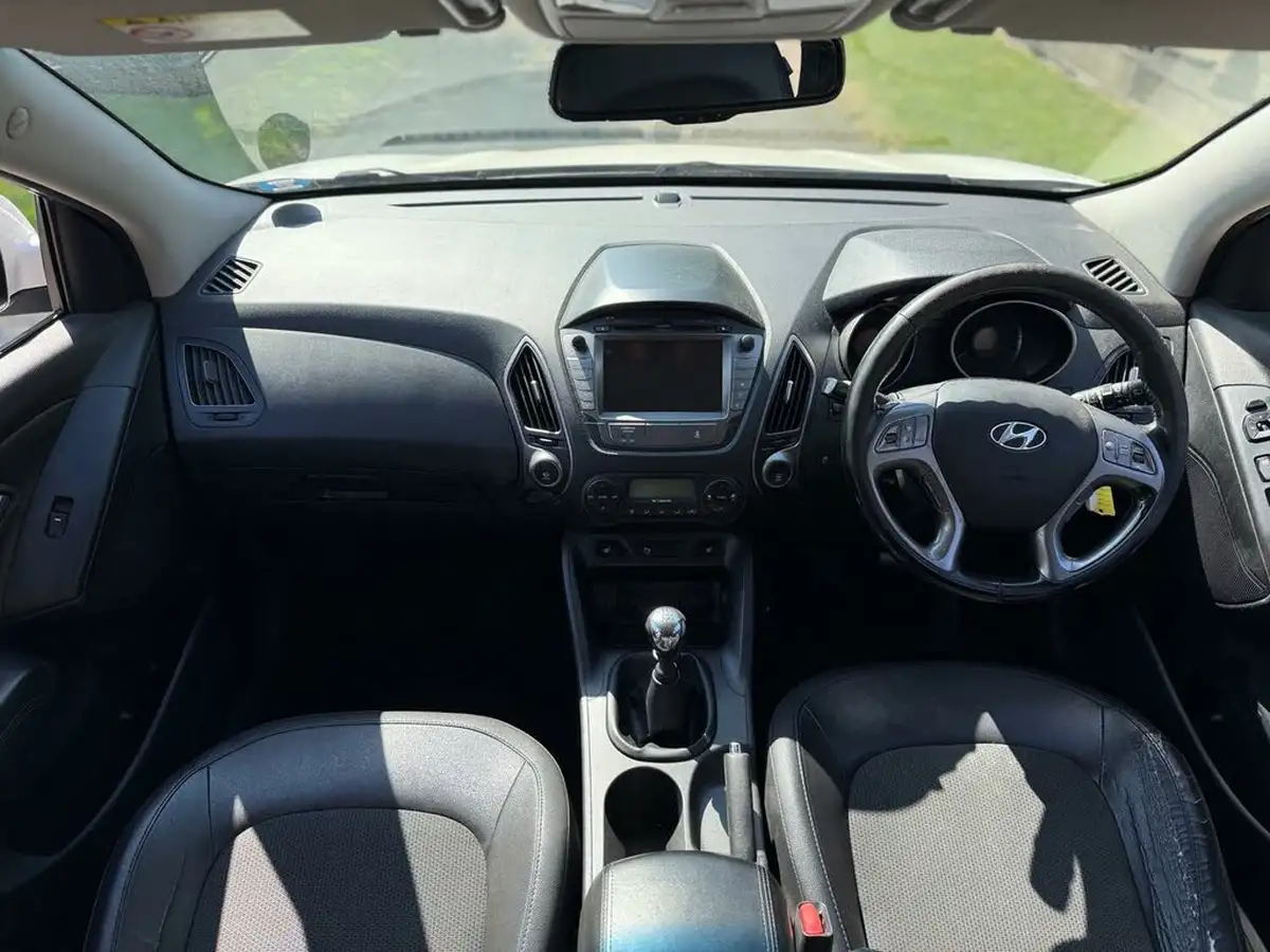 2014-hyundai-ix35-17td-se-nav-big-10
