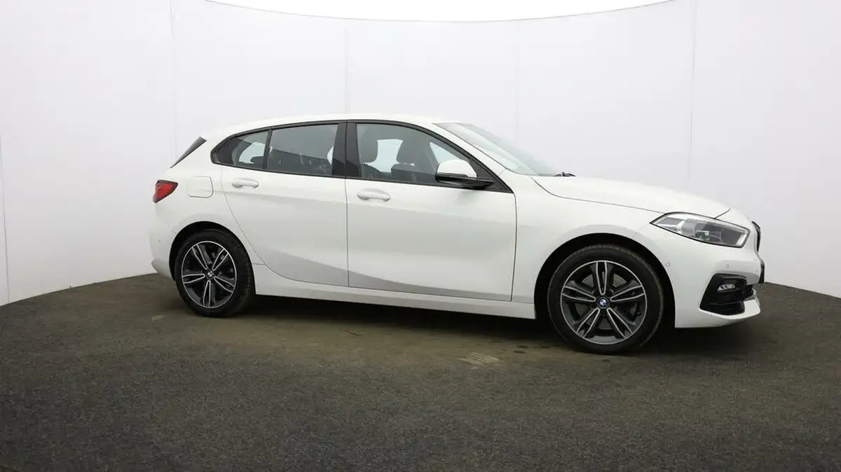 2021-bmw-1-series-20td-120d-xdrive-sport-lcp-big-48