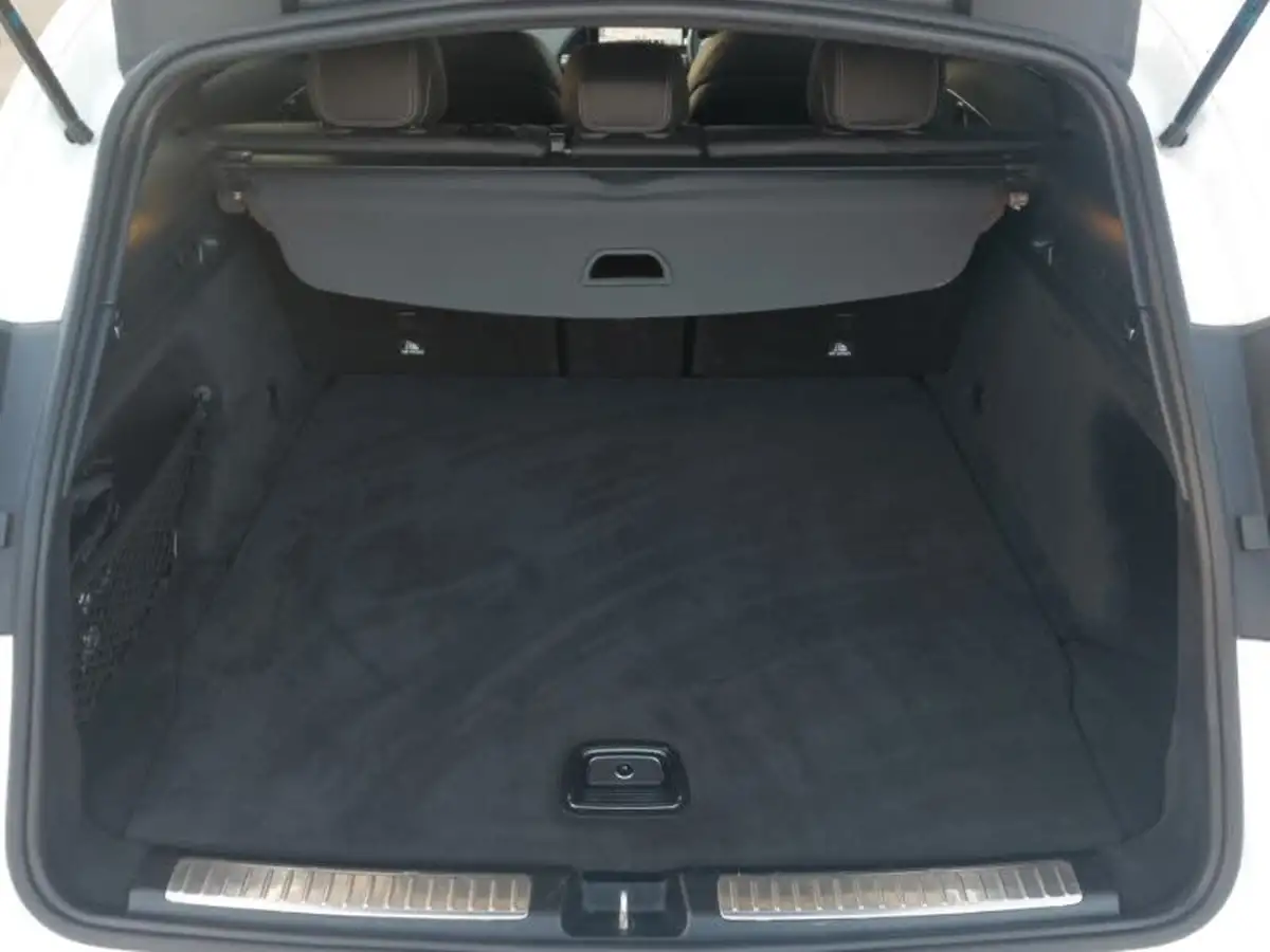 2020-mercedes-benz-eqc-e-eqc-400-amg-line-big-7