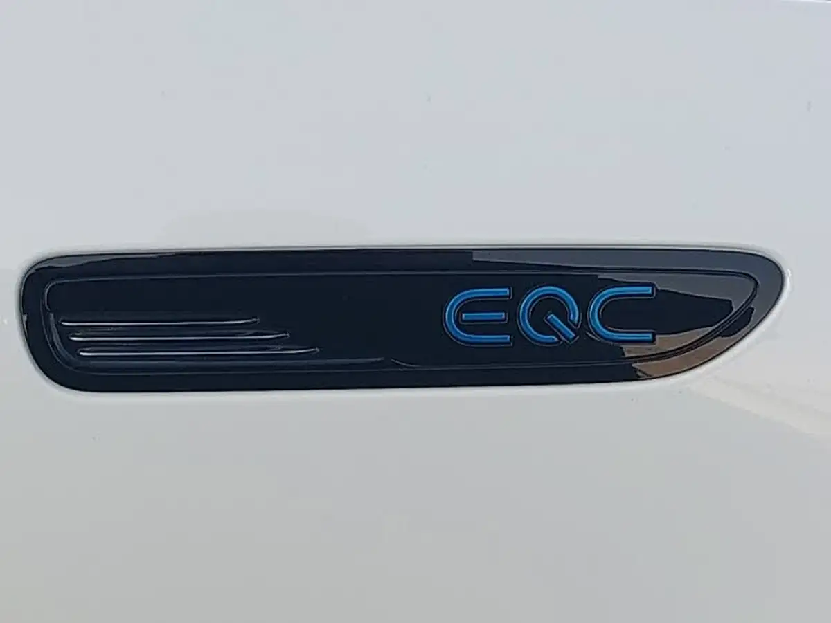 2020-mercedes-benz-eqc-e-eqc-400-amg-line-big-11