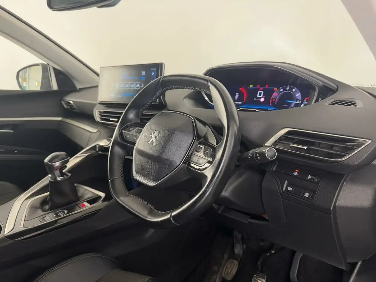 2021-peugeot-5008-suv-12-puretech-allure-big-18